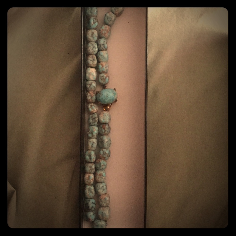 Clip stone necklace